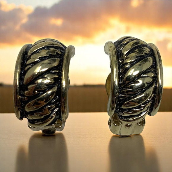 Vintage 1980s Textured Gold Tone Clip On Huggie Earrings Couture Chunky Mogul - Picture 1 of 6